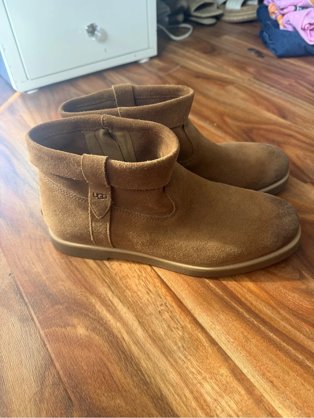 UGG Chestnut Suede Short Boot - Tan/Brown